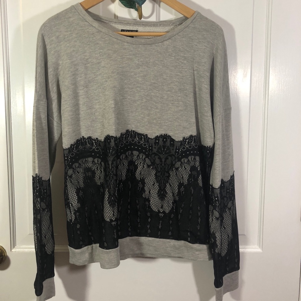 VENUS WOMENS GRAY/BLACK TOP/SWEATSHIRT SIZE L, NEW